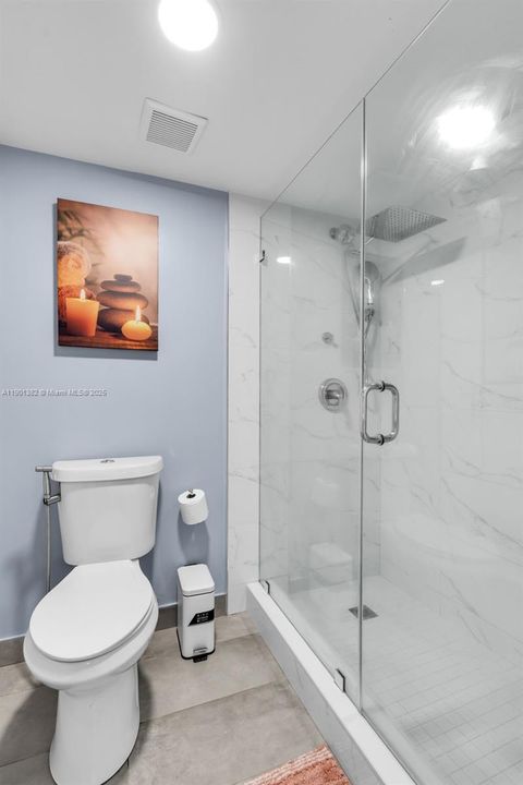 合同活跃: $300,000 (2 贝兹, 2 浴室, 986 平方英尺)