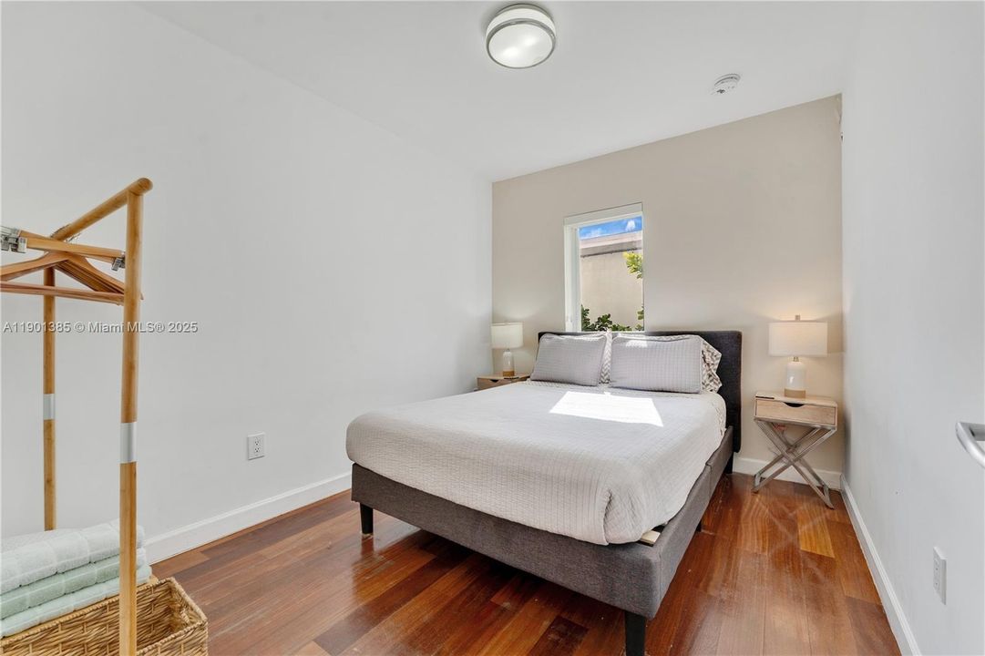 Recently Rented: $2,900 (2 beds, 1 baths, 800 Square Feet)