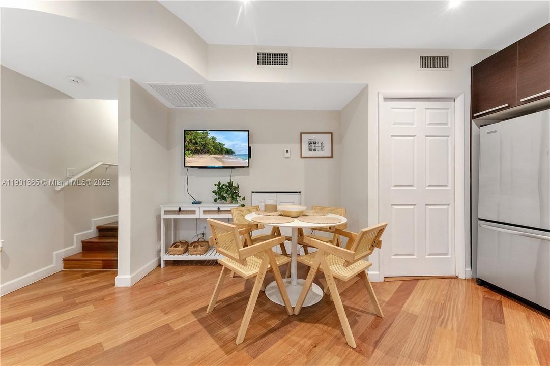 Recently Rented: $2,900 (2 beds, 1 baths, 800 Square Feet)