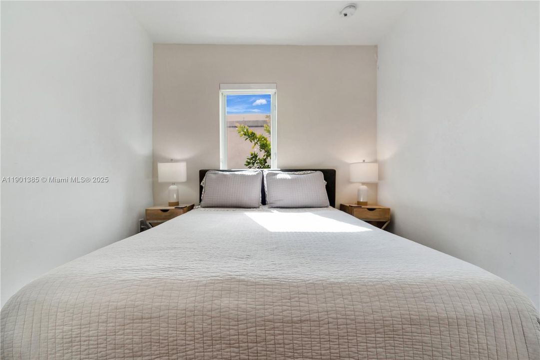 Recently Rented: $2,900 (2 beds, 1 baths, 800 Square Feet)