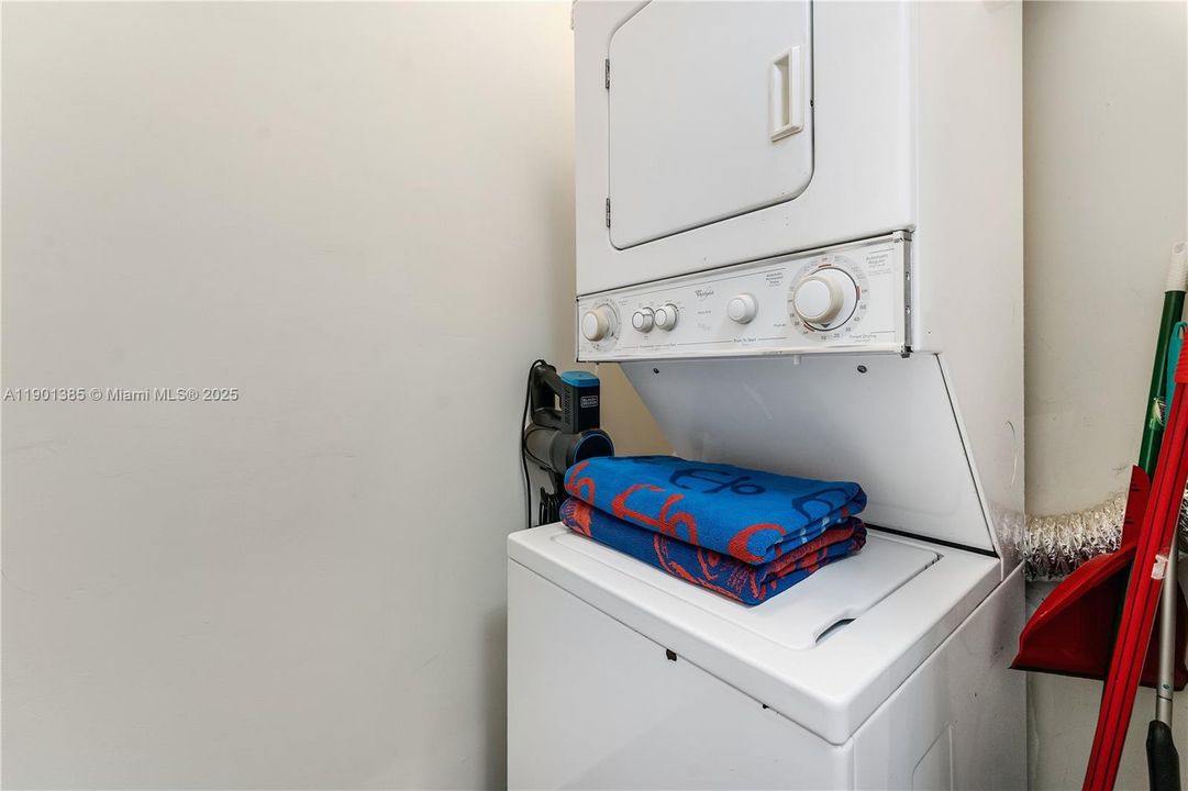 Recently Rented: $2,900 (2 beds, 1 baths, 800 Square Feet)