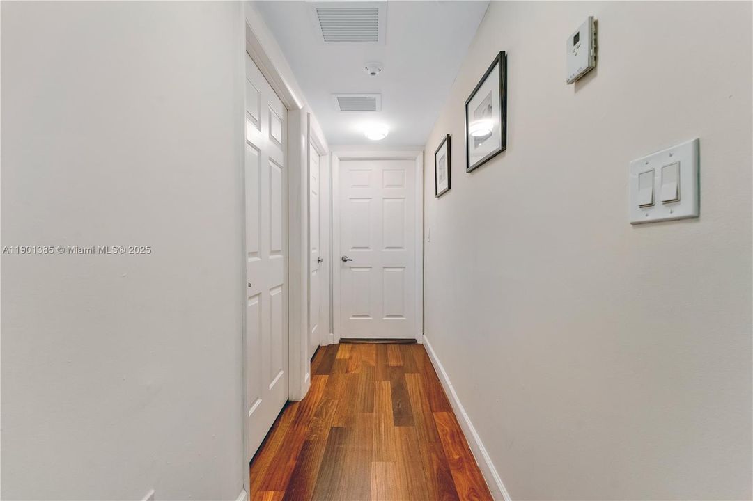 Recently Rented: $2,900 (2 beds, 1 baths, 800 Square Feet)