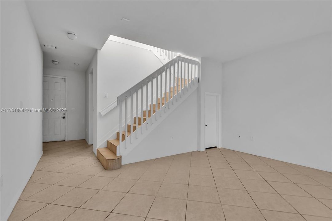 For Rent: $2,850 (4 beds, 3 baths, 1837 Square Feet)