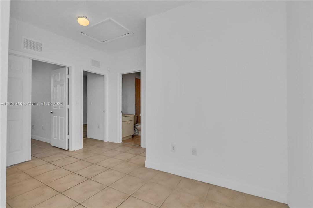 For Rent: $2,850 (4 beds, 3 baths, 1837 Square Feet)