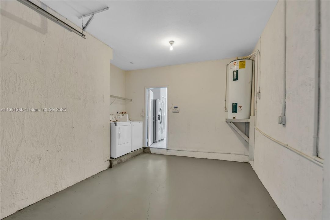 For Rent: $2,850 (4 beds, 3 baths, 1837 Square Feet)