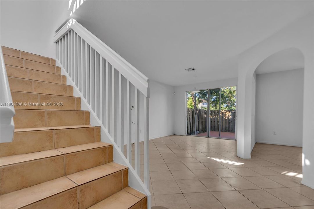 For Rent: $2,850 (4 beds, 3 baths, 1837 Square Feet)