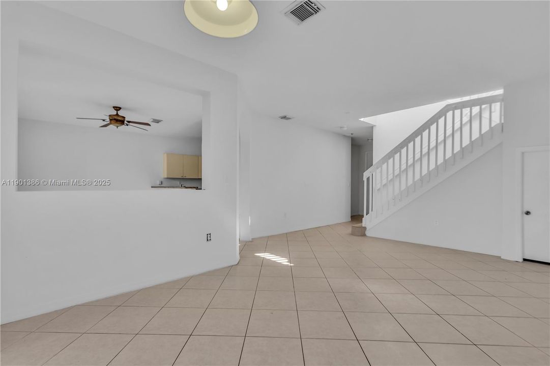 For Rent: $2,850 (4 beds, 3 baths, 1837 Square Feet)