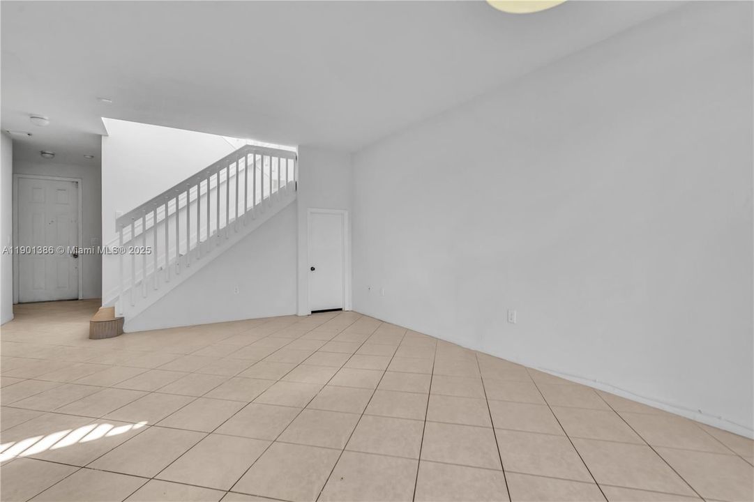 For Rent: $2,850 (4 beds, 3 baths, 1837 Square Feet)