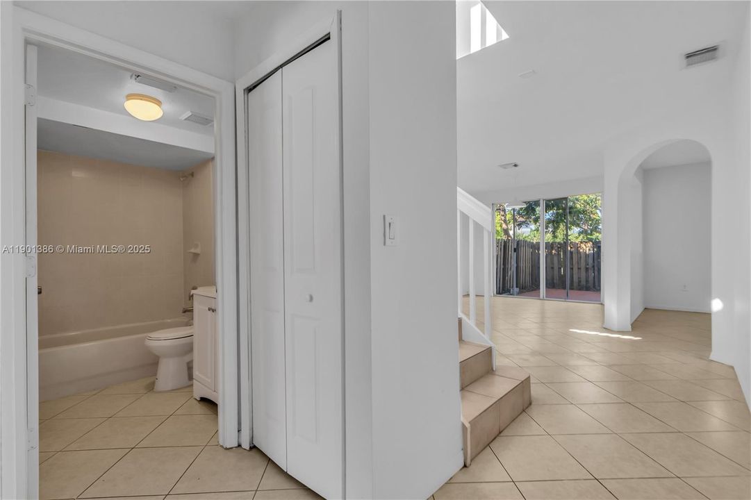 For Rent: $2,850 (4 beds, 3 baths, 1837 Square Feet)