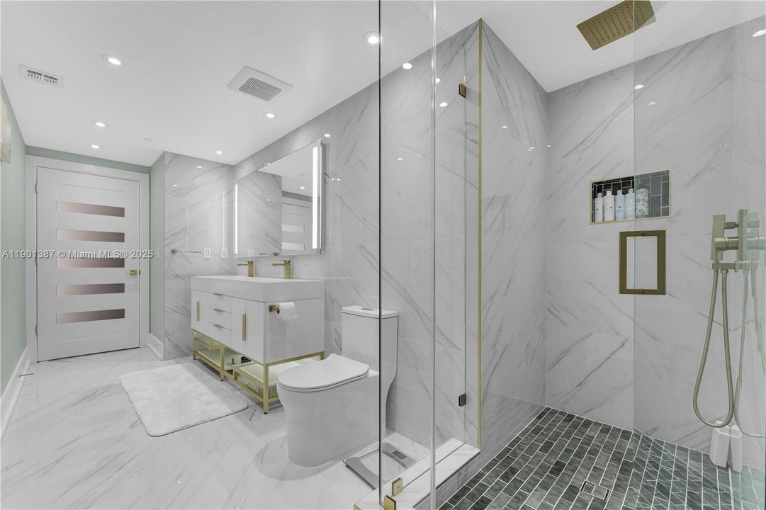 For Sale: $1,590,000 (2 beds, 2 baths, 1654 Square Feet)