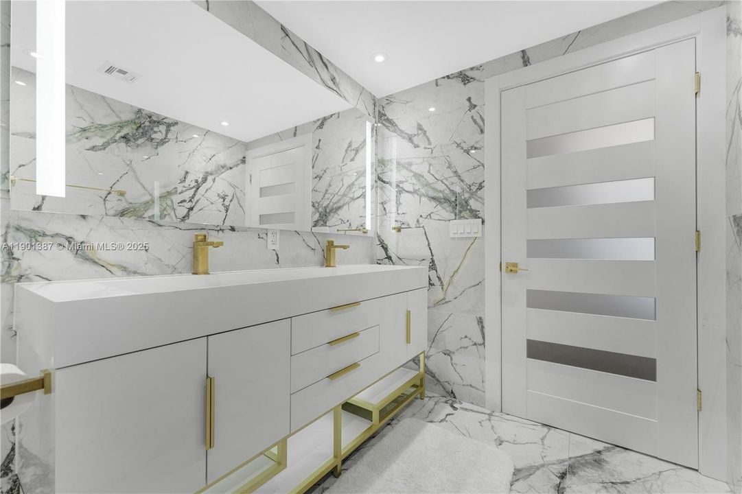 For Sale: $1,590,000 (2 beds, 2 baths, 1654 Square Feet)