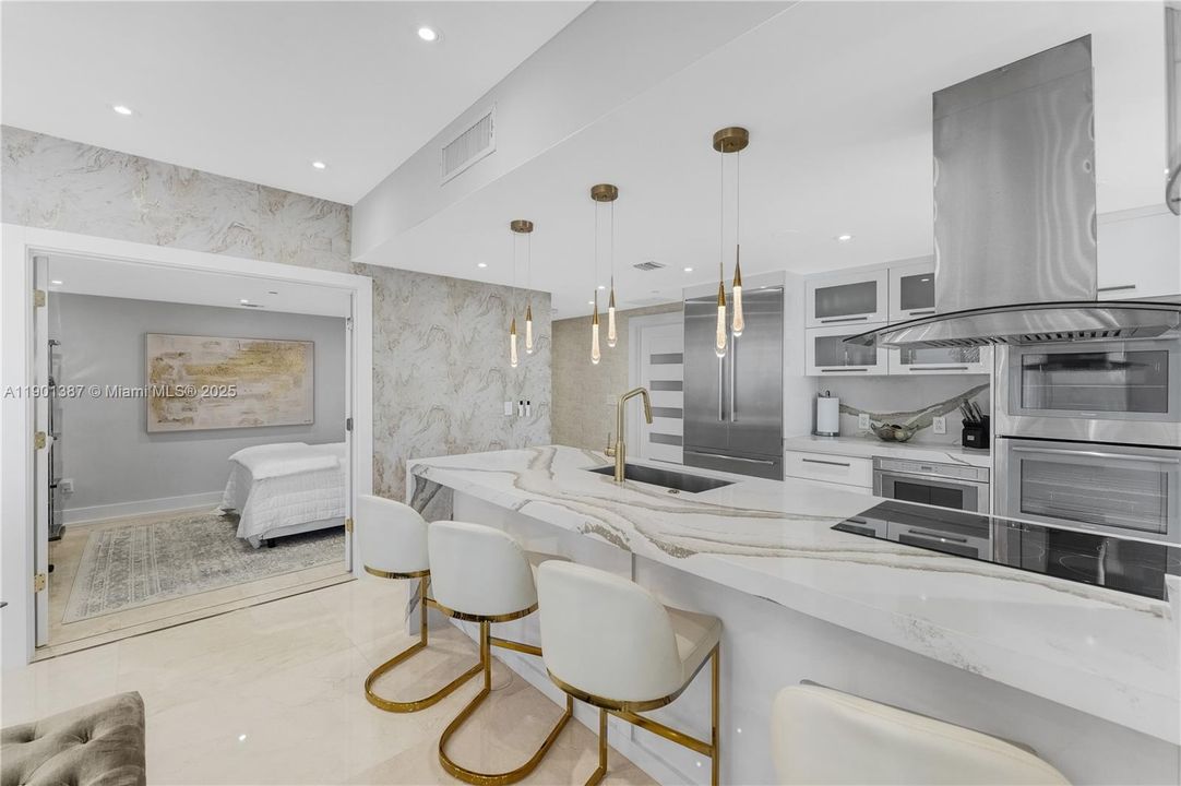 For Sale: $1,590,000 (2 beds, 2 baths, 1654 Square Feet)