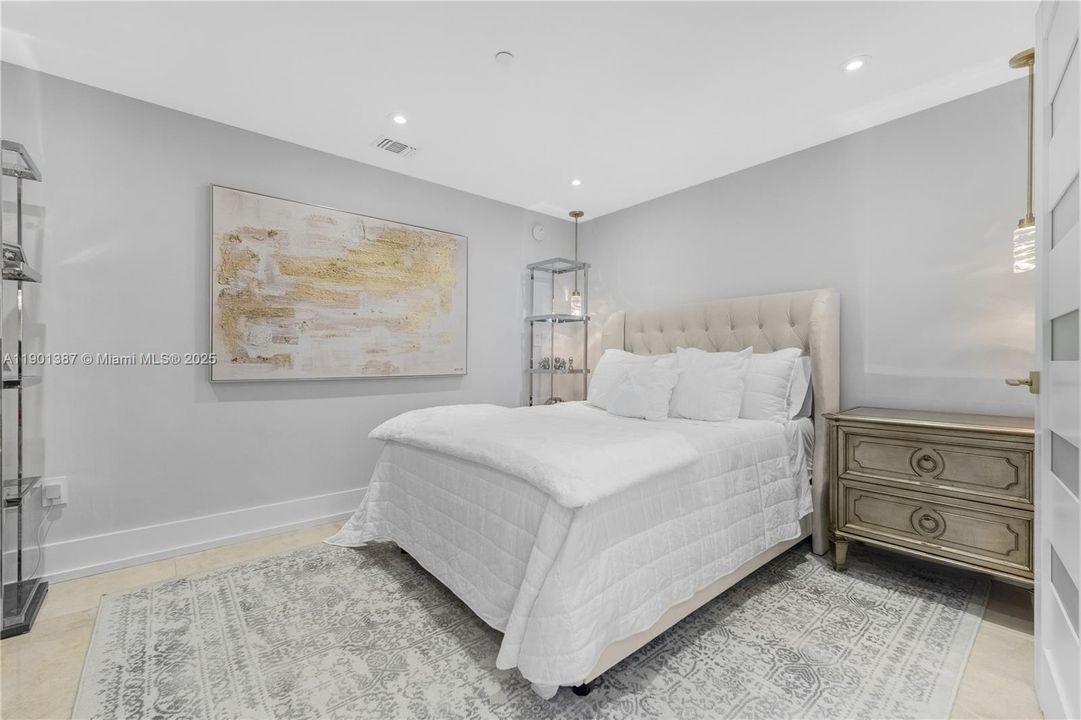 For Sale: $1,590,000 (2 beds, 2 baths, 1654 Square Feet)