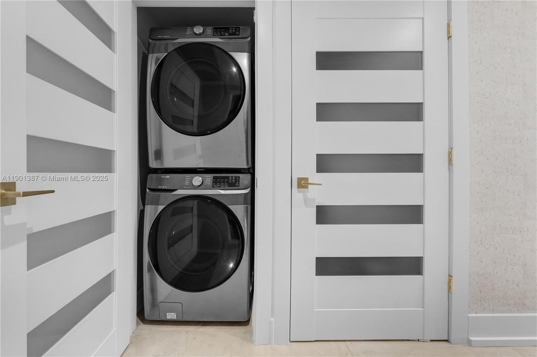 For Sale: $1,590,000 (2 beds, 2 baths, 1654 Square Feet)