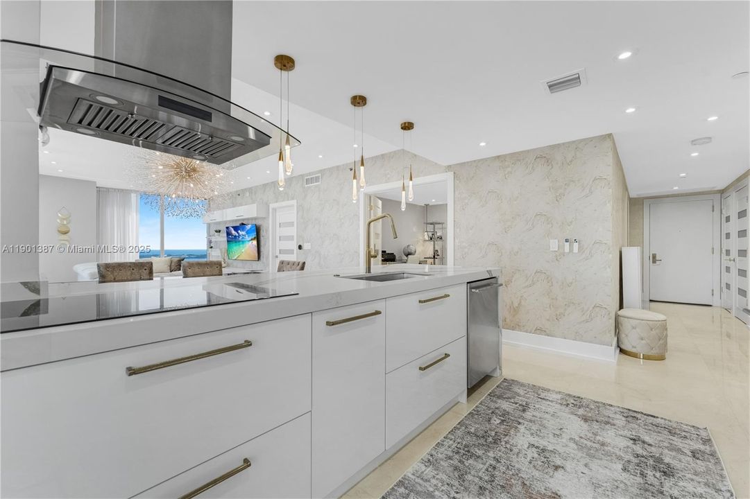 For Sale: $1,590,000 (2 beds, 2 baths, 1654 Square Feet)