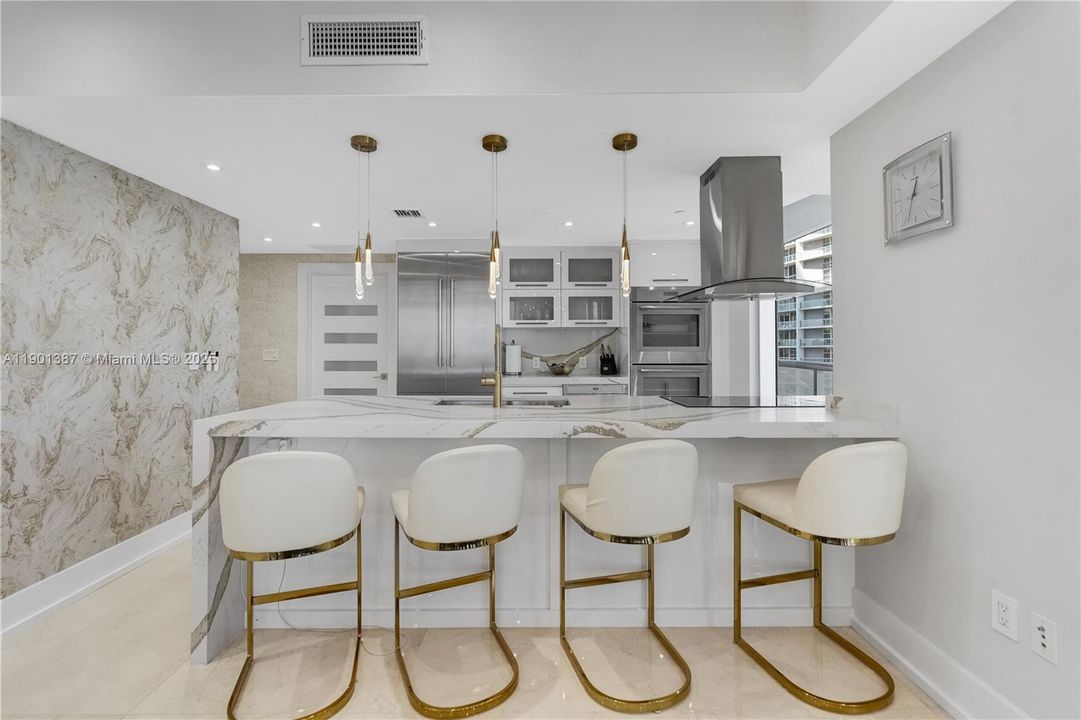 For Sale: $1,590,000 (2 beds, 2 baths, 1654 Square Feet)