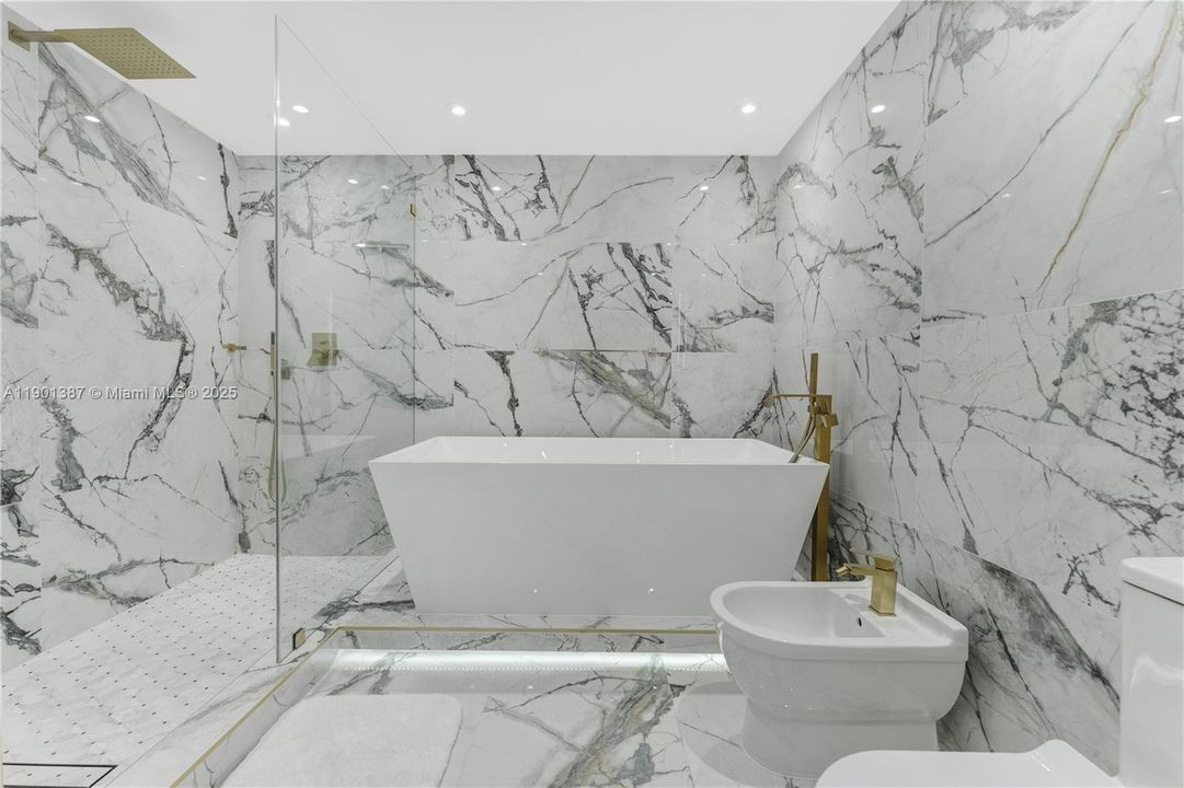 For Sale: $1,590,000 (2 beds, 2 baths, 1654 Square Feet)