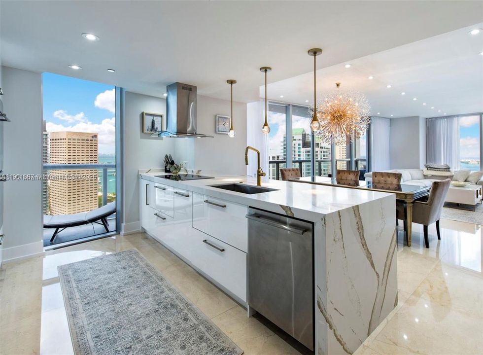 For Sale: $1,590,000 (2 beds, 2 baths, 1654 Square Feet)