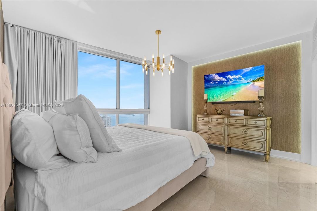 For Sale: $1,590,000 (2 beds, 2 baths, 1654 Square Feet)