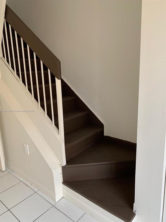 Active With Contract: $2,200 (2 beds, 1 baths, 823 Square Feet)