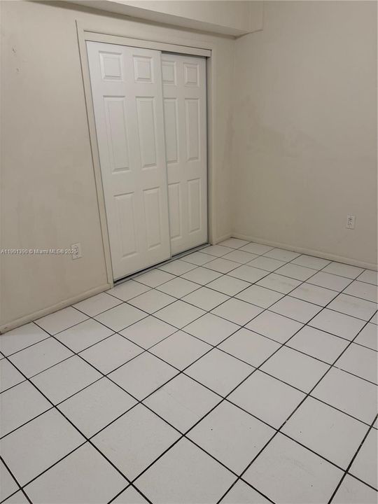 Active With Contract: $2,200 (2 beds, 1 baths, 823 Square Feet)