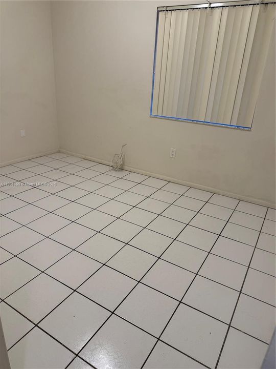 Active With Contract: $2,200 (2 beds, 1 baths, 823 Square Feet)