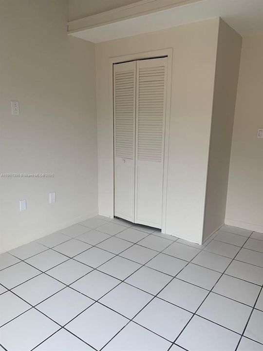 Active With Contract: $2,200 (2 beds, 1 baths, 823 Square Feet)