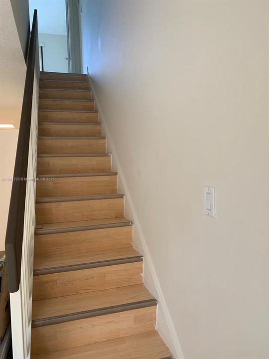 Active With Contract: $2,200 (2 beds, 1 baths, 823 Square Feet)