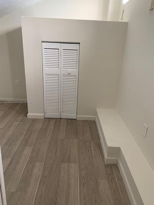 Active With Contract: $2,200 (2 beds, 1 baths, 823 Square Feet)