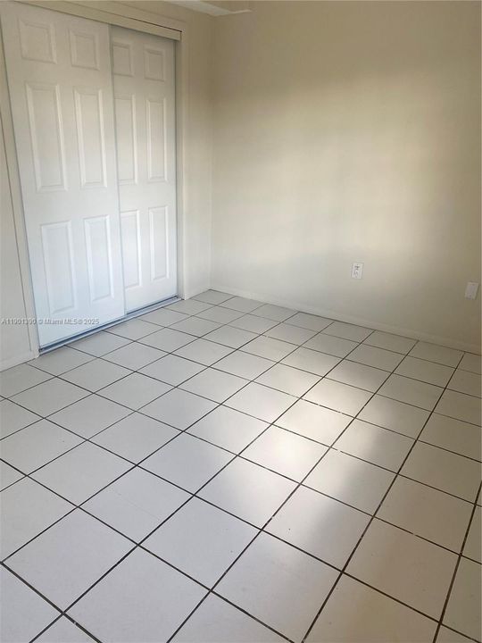 Active With Contract: $2,200 (2 beds, 1 baths, 823 Square Feet)