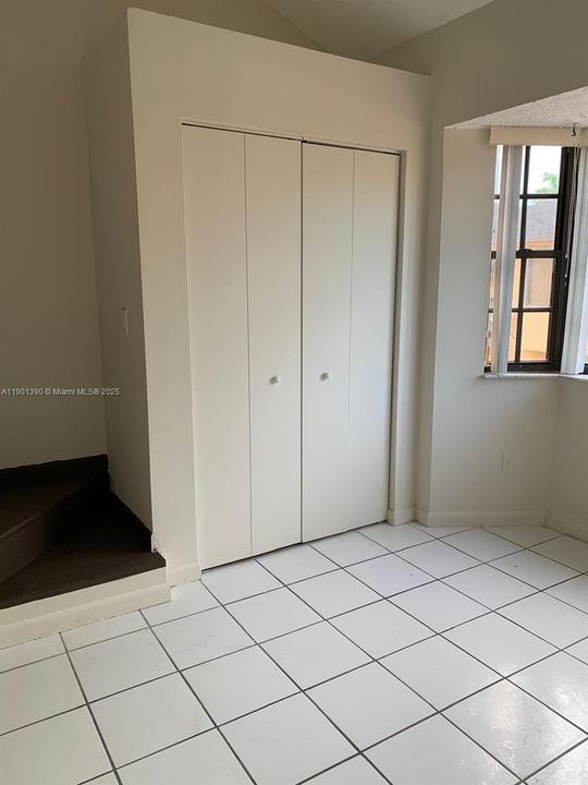 Active With Contract: $2,200 (2 beds, 1 baths, 823 Square Feet)