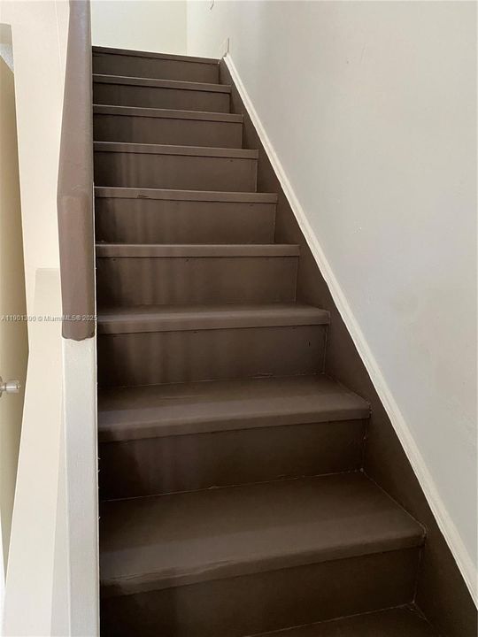 Active With Contract: $2,200 (2 beds, 1 baths, 823 Square Feet)