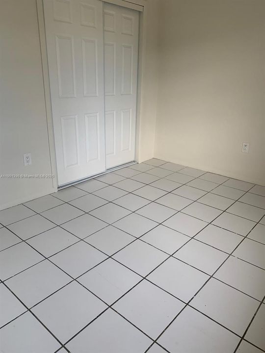 Active With Contract: $2,200 (2 beds, 1 baths, 823 Square Feet)