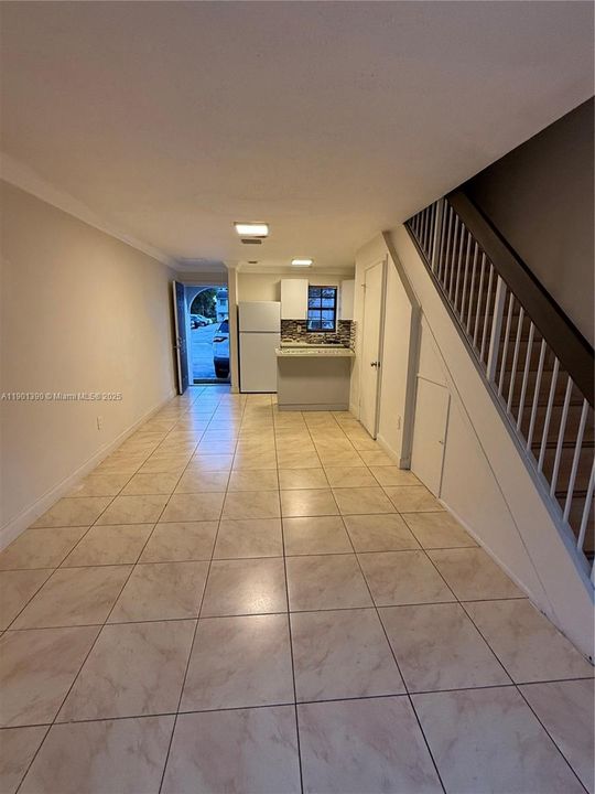 Active With Contract: $2,200 (2 beds, 1 baths, 823 Square Feet)