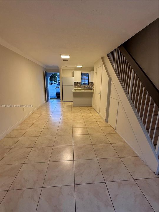 Active With Contract: $2,200 (2 beds, 1 baths, 823 Square Feet)