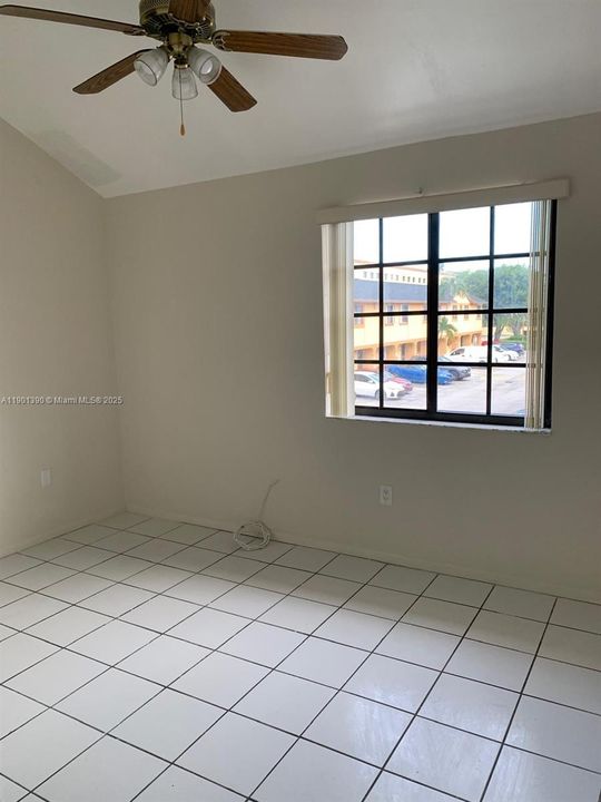 Active With Contract: $2,200 (2 beds, 1 baths, 823 Square Feet)