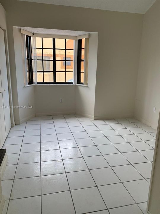 Active With Contract: $2,200 (2 beds, 1 baths, 823 Square Feet)