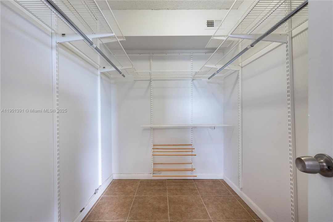 Recently Sold: $249,000 (2 beds, 2 baths, 1150 Square Feet)