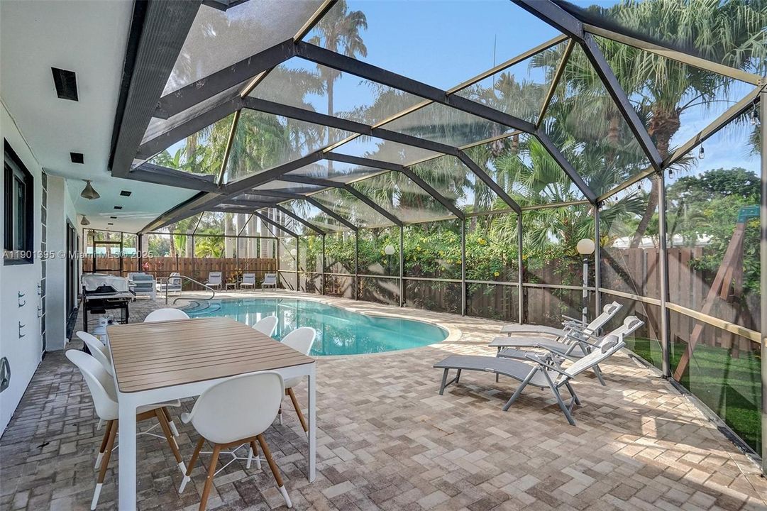 For Rent: $13,995 (8 beds, 4 baths, 3825 Square Feet)