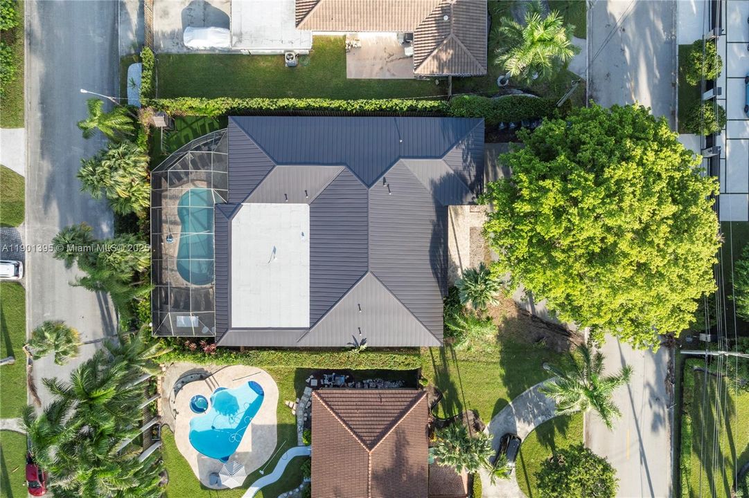 For Rent: $13,995 (8 beds, 4 baths, 3825 Square Feet)