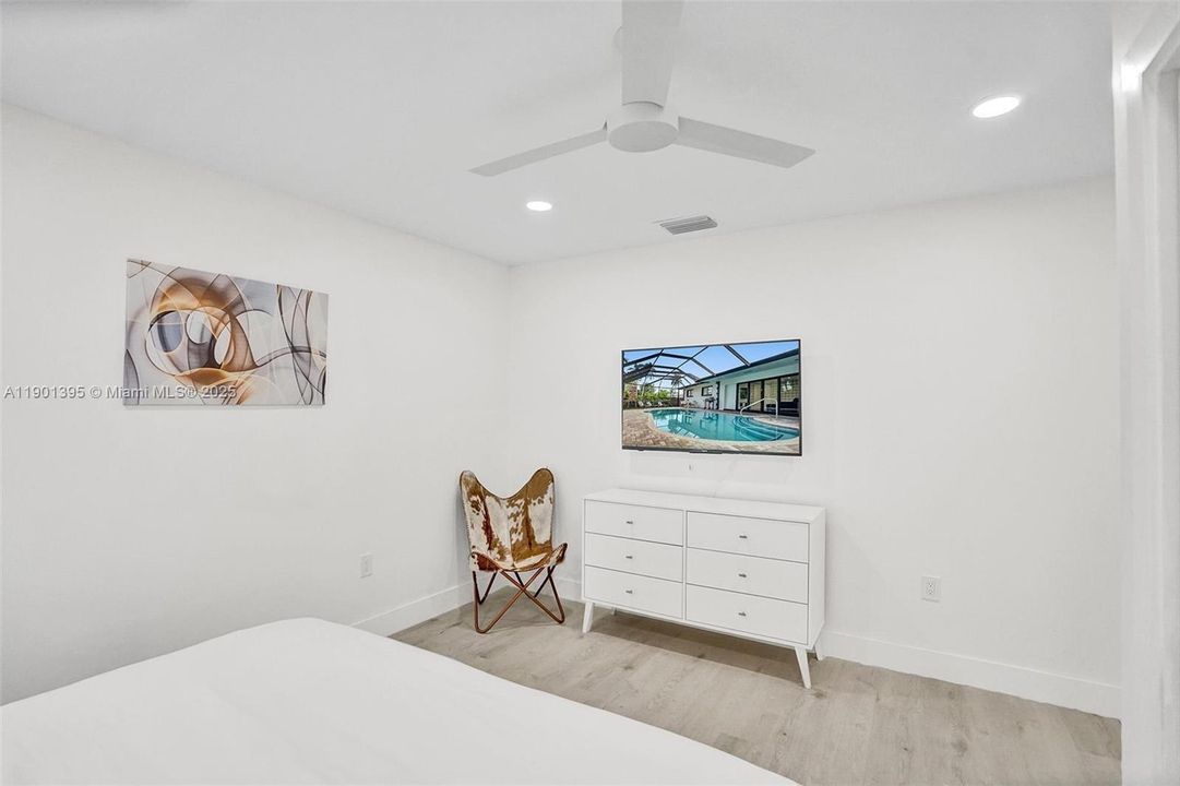 For Rent: $13,995 (8 beds, 4 baths, 3825 Square Feet)