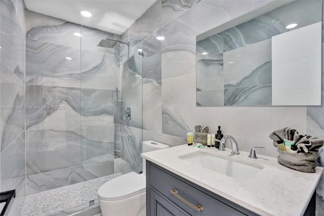 For Rent: $13,995 (8 beds, 4 baths, 3825 Square Feet)