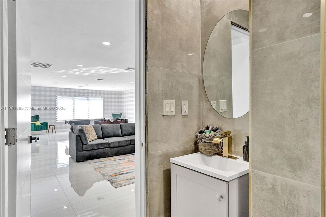 For Rent: $13,995 (8 beds, 4 baths, 3825 Square Feet)