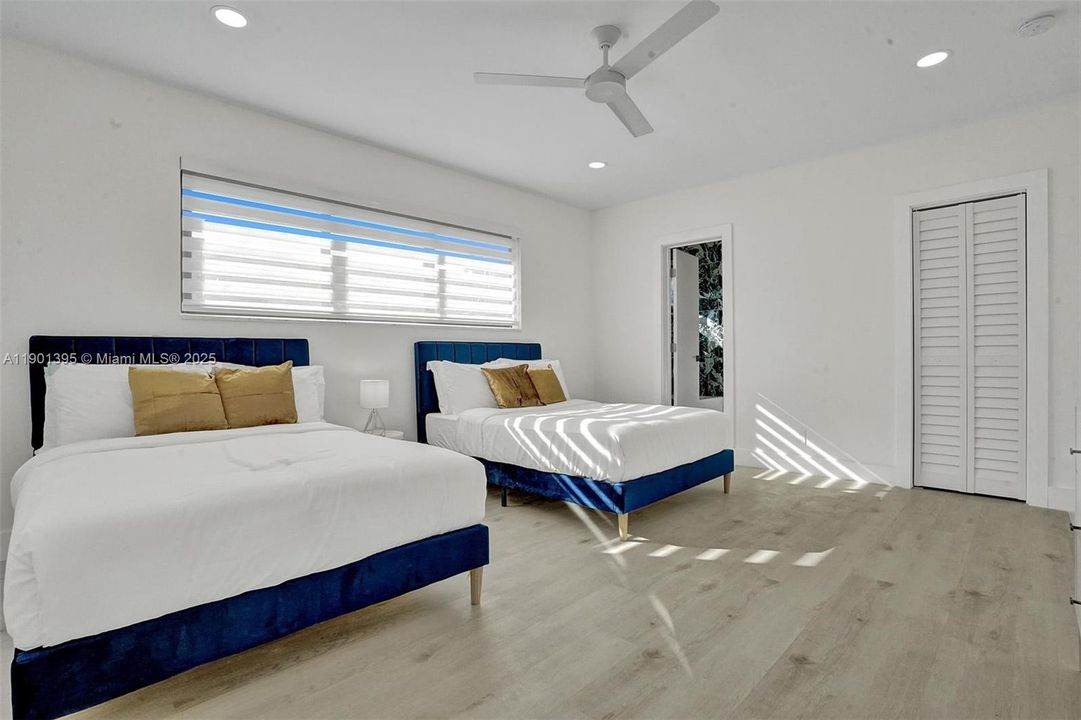 For Rent: $13,995 (8 beds, 4 baths, 3825 Square Feet)