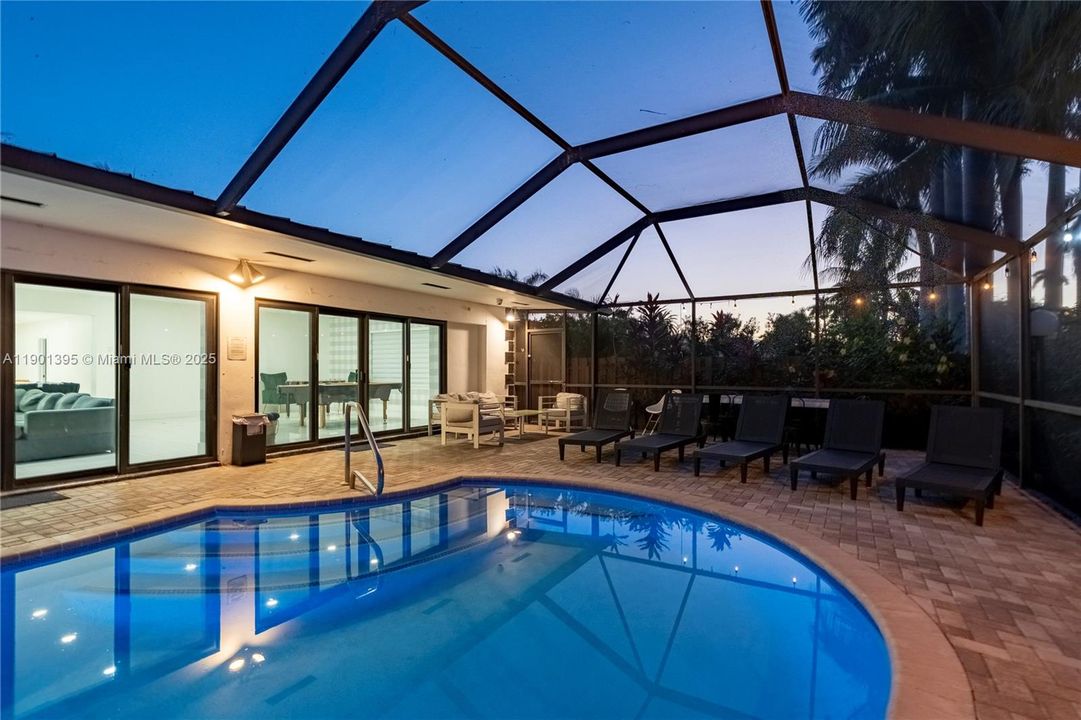 For Rent: $13,995 (8 beds, 4 baths, 3825 Square Feet)