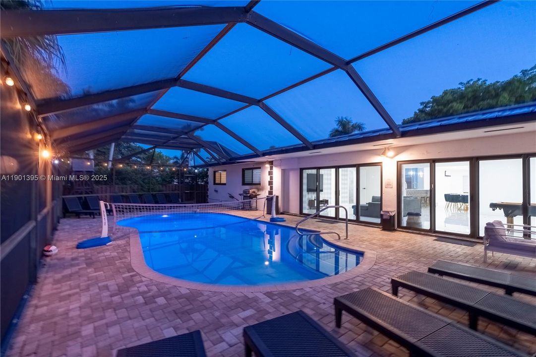 For Rent: $13,995 (8 beds, 4 baths, 3825 Square Feet)