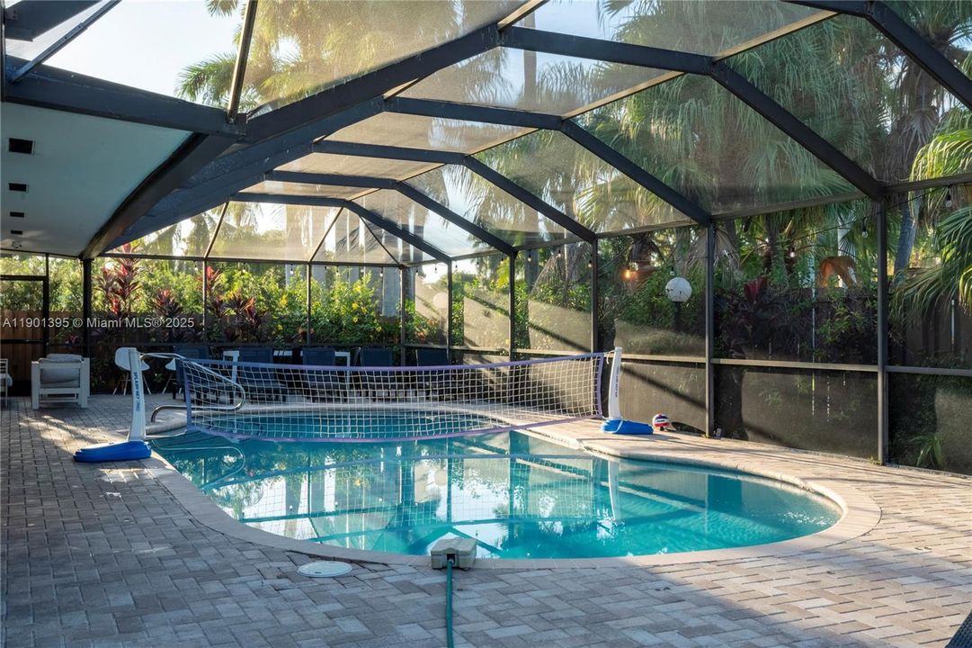 For Rent: $13,995 (8 beds, 4 baths, 3825 Square Feet)