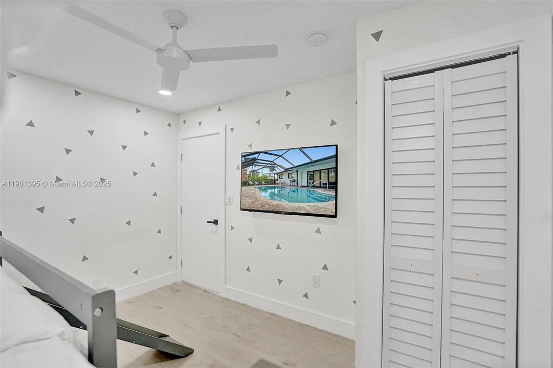 For Rent: $13,995 (8 beds, 4 baths, 3825 Square Feet)