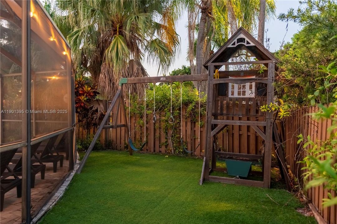 For Rent: $13,995 (8 beds, 4 baths, 3825 Square Feet)