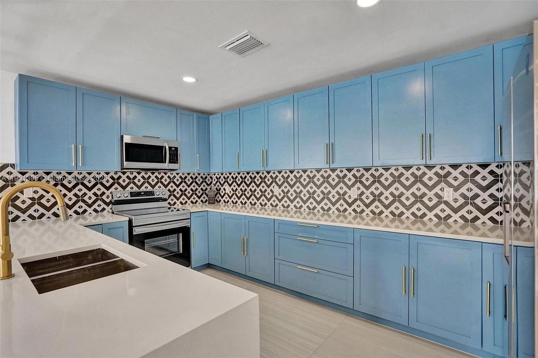 For Rent: $13,995 (8 beds, 4 baths, 3825 Square Feet)